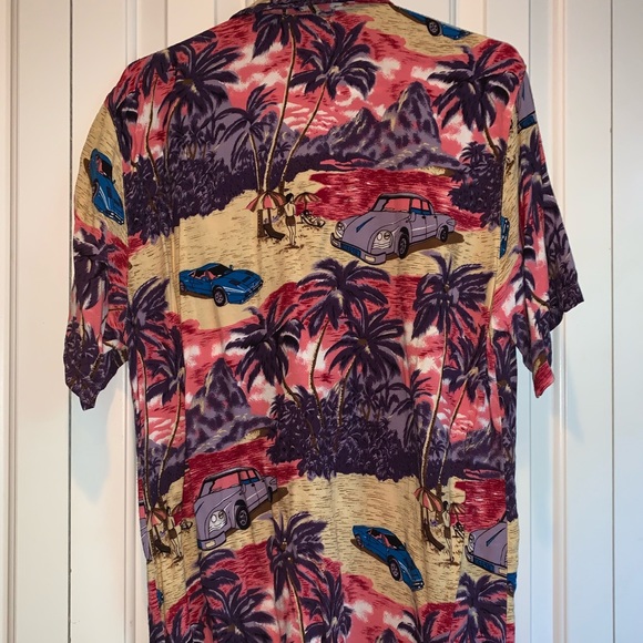 Beautiful Hawaiian Button up - Picture 2 of 2